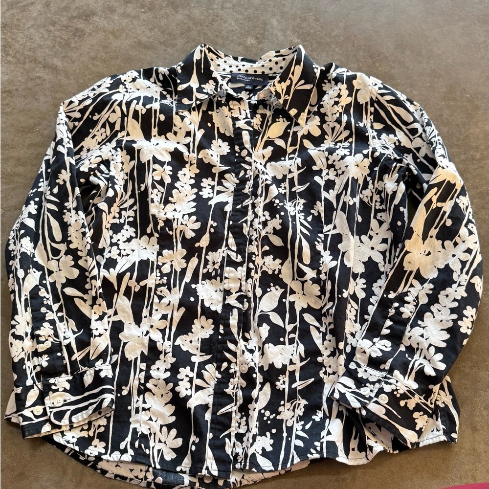 Jones New York Signature floral button-down blouse (size XL) —